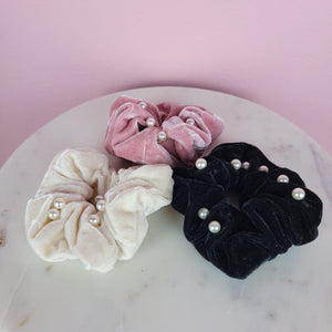 Pearl Scrunchies